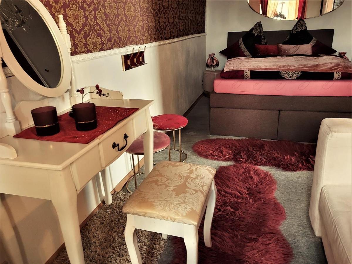 Schloss Weichs Zu Regensburg Mit 2Schlafzimmer Parkplatz Internet 75Qm Zentrum ภายนอก รูปภาพ