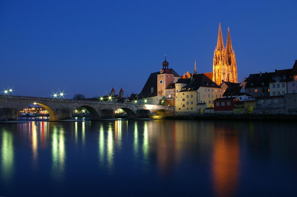 Schloss Weichs Zu Regensburg Mit 2Schlafzimmer Parkplatz Internet 75Qm Zentrum ภายนอก รูปภาพ