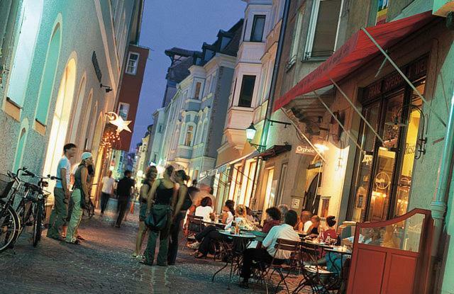 Schloss Weichs Zu Regensburg Mit 2Schlafzimmer Parkplatz Internet 75Qm Zentrum ภายนอก รูปภาพ